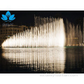 Extraño de la fuente de agua de baile grande al aire libre